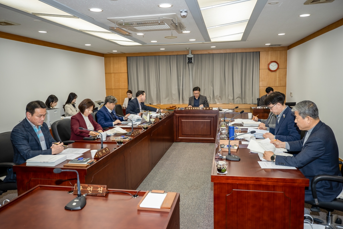 20250314-054[AMG_3128-제285회 임시회시 산업건설위원회 조례안 심사활동.JPG