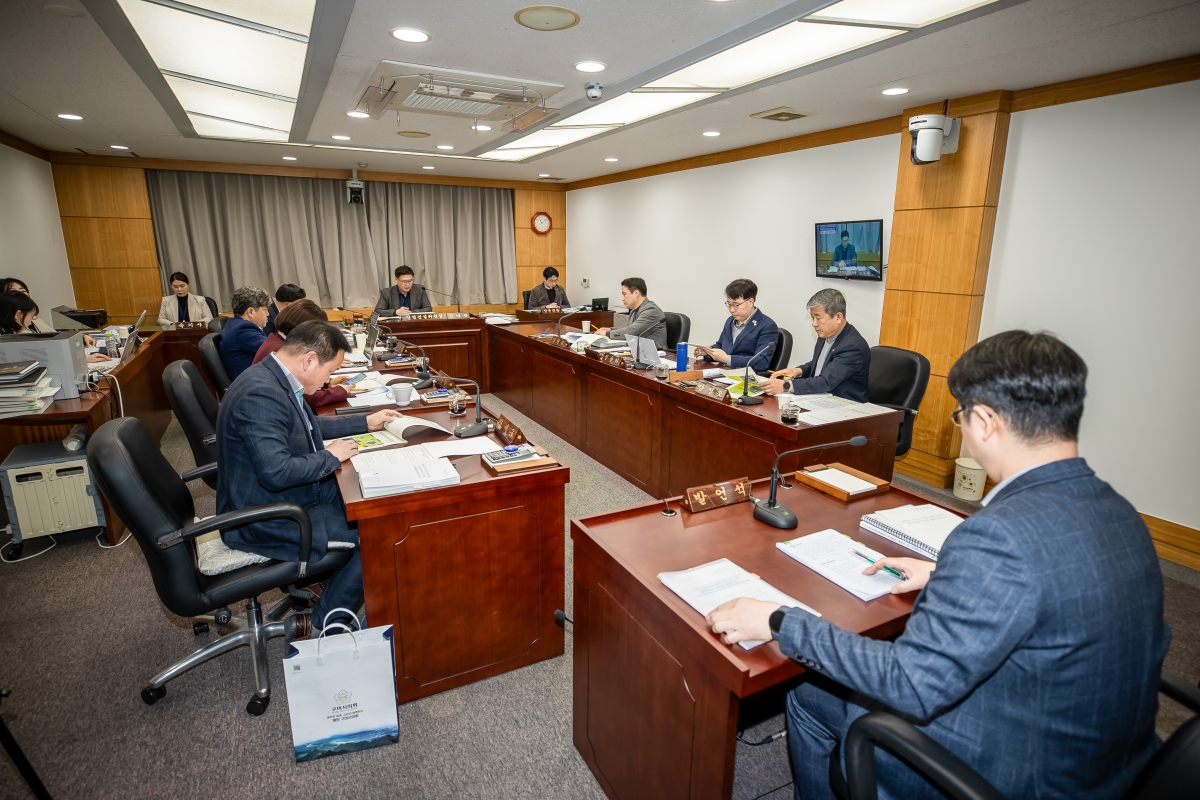 20250314-066[AMG_3194-제285회 임시회시 산업건설위원회 조례안 심사활동.JPG