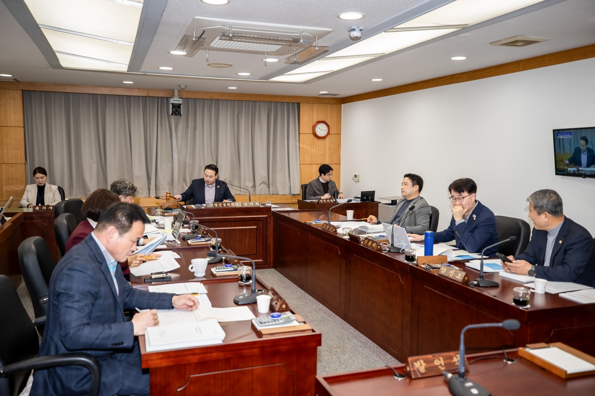 20250314-057[AMG_3144-제285회 임시회시 산업건설위원회 조례안 심사활동.JPG