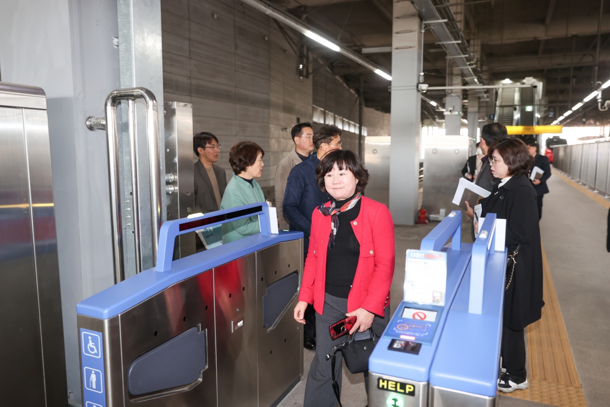 20250314-097[AMG_3292-1-제285회 임시회시 문화환경위원회 구미역사 방문 및  대경선 시승.JPG