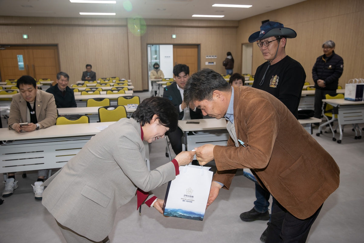 20250317-081[AMG_3734-제285회 임시회시 기획행정위원회 경주시 황오 커뮤니티센터 비교견학.jpg