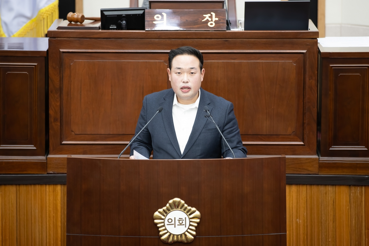 20250319-044[AMG_4010-제285회 임시회 제2차 본회의시 정지원 산업건설위원회 부위원장 상임위원회 활동결과보고.jpg