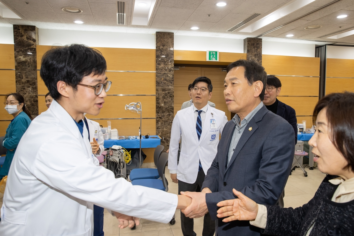 20250320-013[AMG_4156-서울대학교 치과병원 찾아가는 진료소 격려 방문.jpg