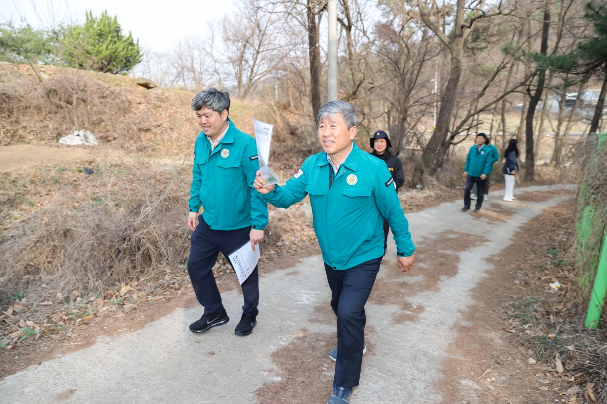 20250324-005[AMG_4503-폐회중 산업건설위원회 옥성면 산불예방을 위한 현장 방문.jpg