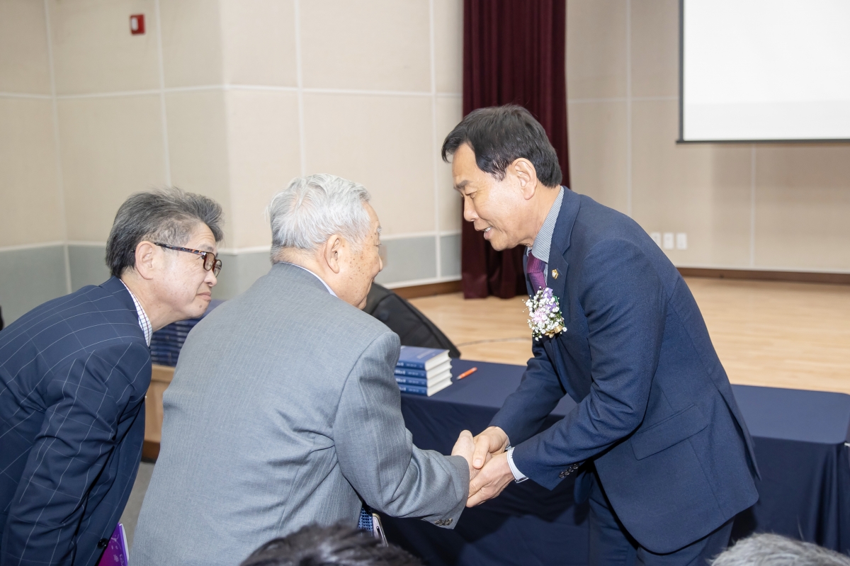 20250328-003[AMG_4840-창랑 장택상 선생 자서전 재출간 기념회.jpg