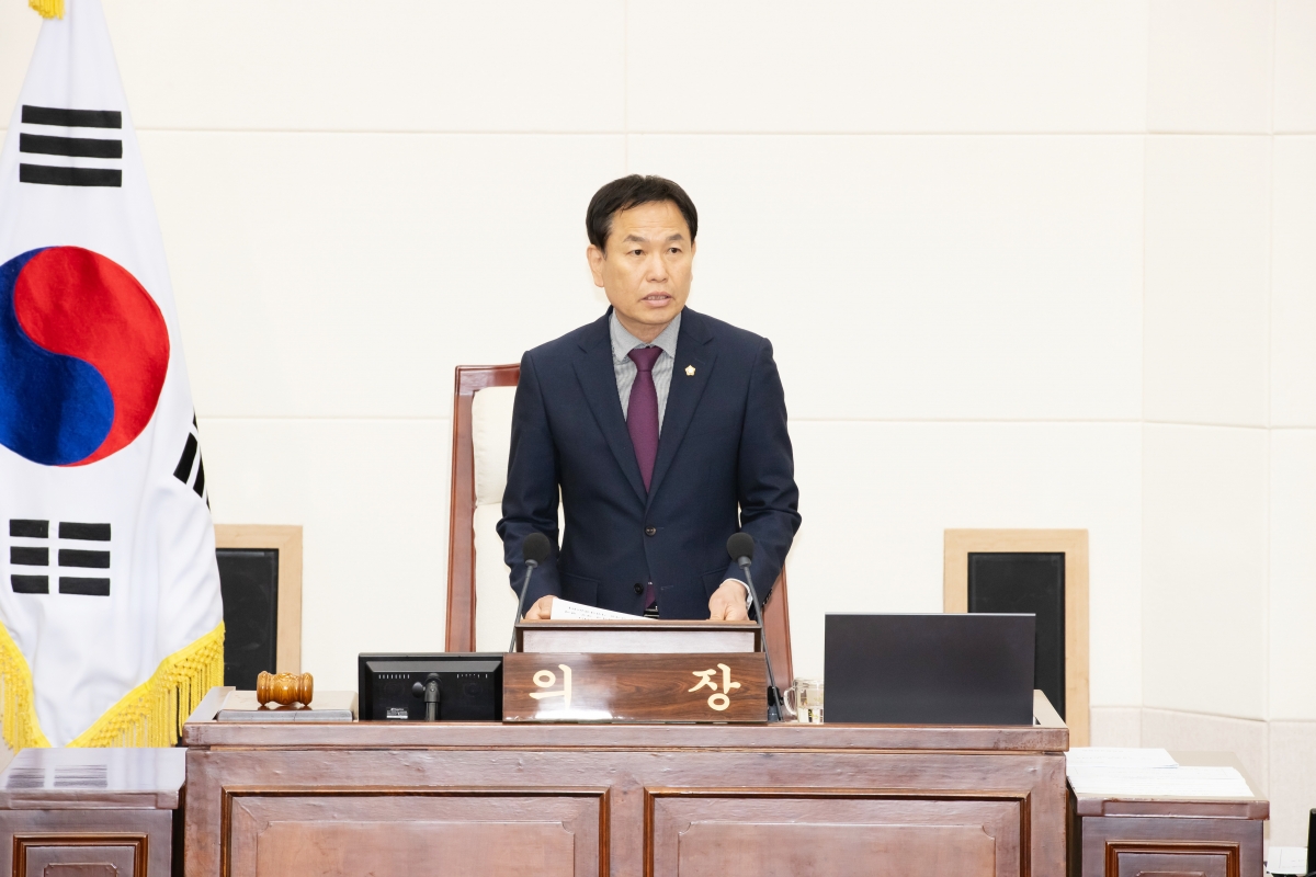 20250414-004[AMG_5664-제286회 임시회 제1차 본회의시 박교상 의장 회의주재.jpg