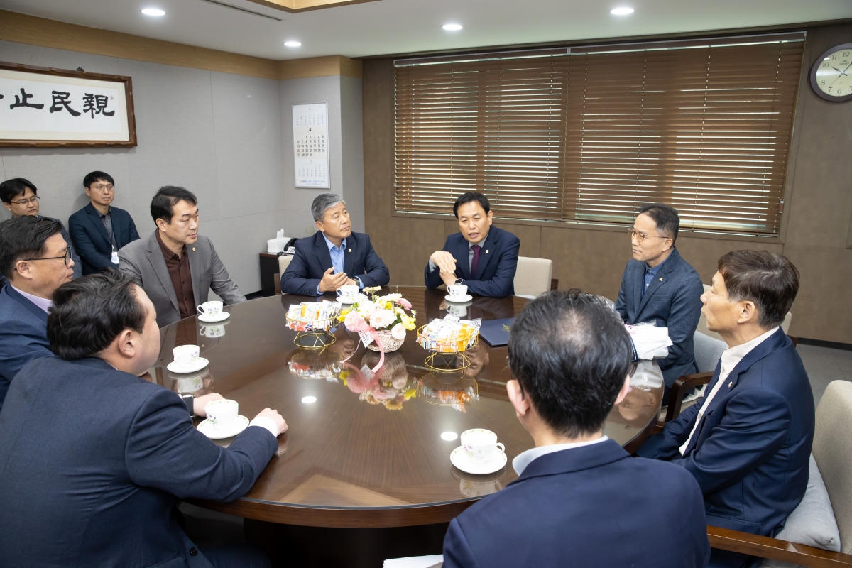 20250414-036[AMG_5633-구미시의회 임용장 수여식.jpg
