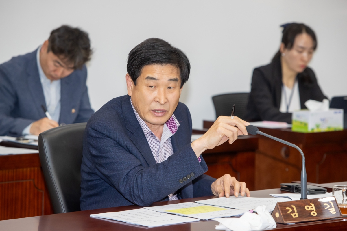 20250415-043[AMG_6099-제286회 임시회시 문화환경위원회 조례안 활동.jpg