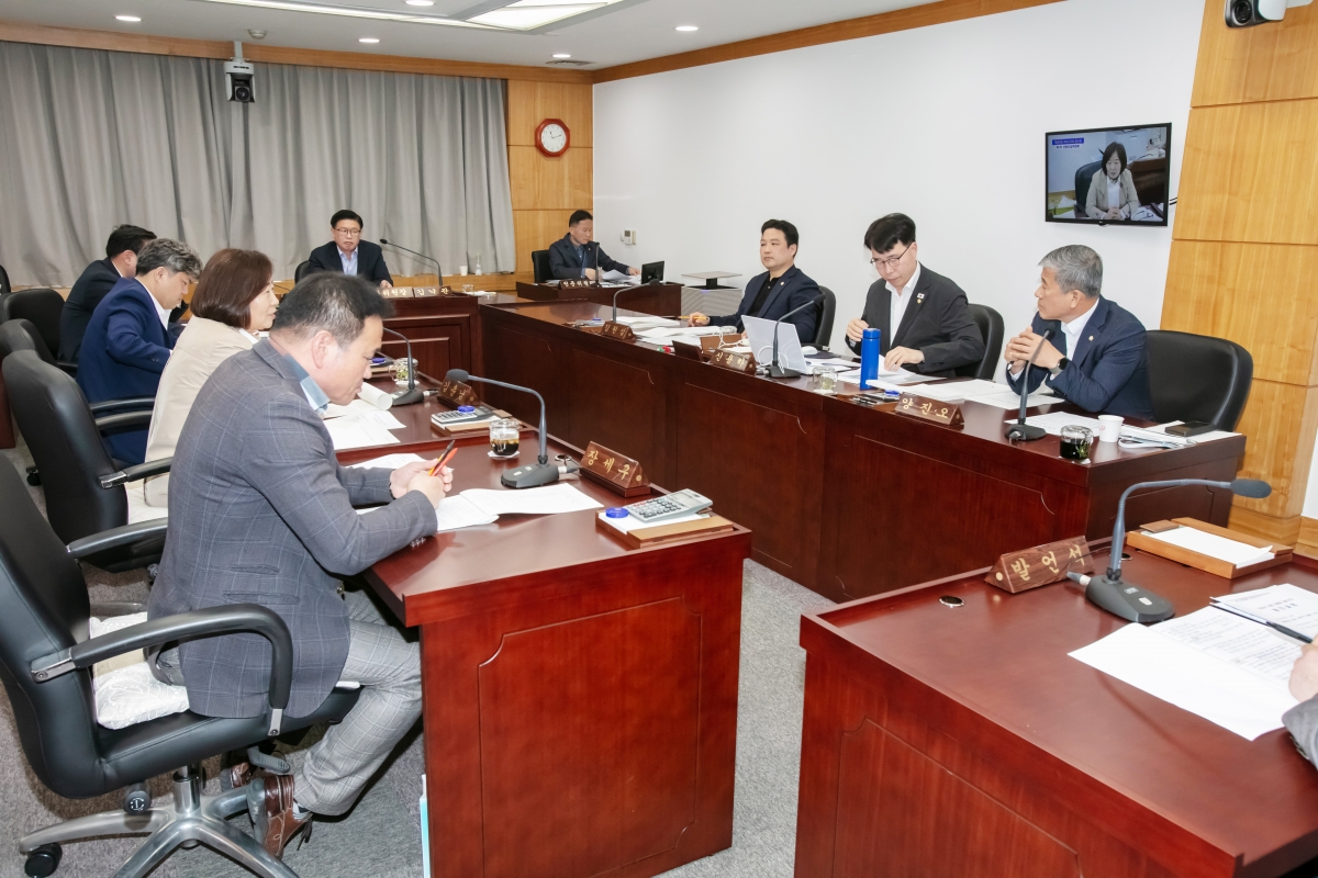 20250416-006[IMG_8668-제286회 임시회시 산업건설위원회 조례안 활동.jpg