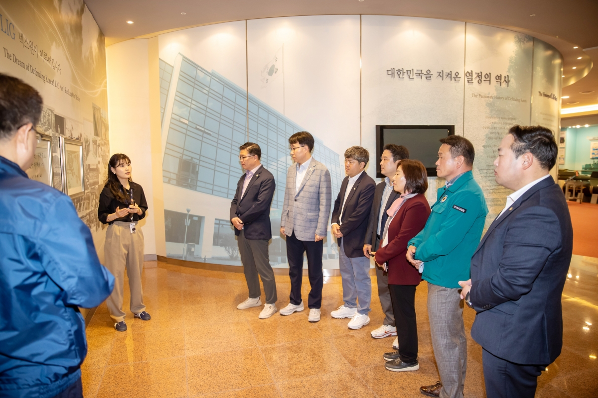 20250417-011[AMG_6365-제286회 임시회시 산업건설위원회 LIG넥스원 기업체 방문활동.jpg