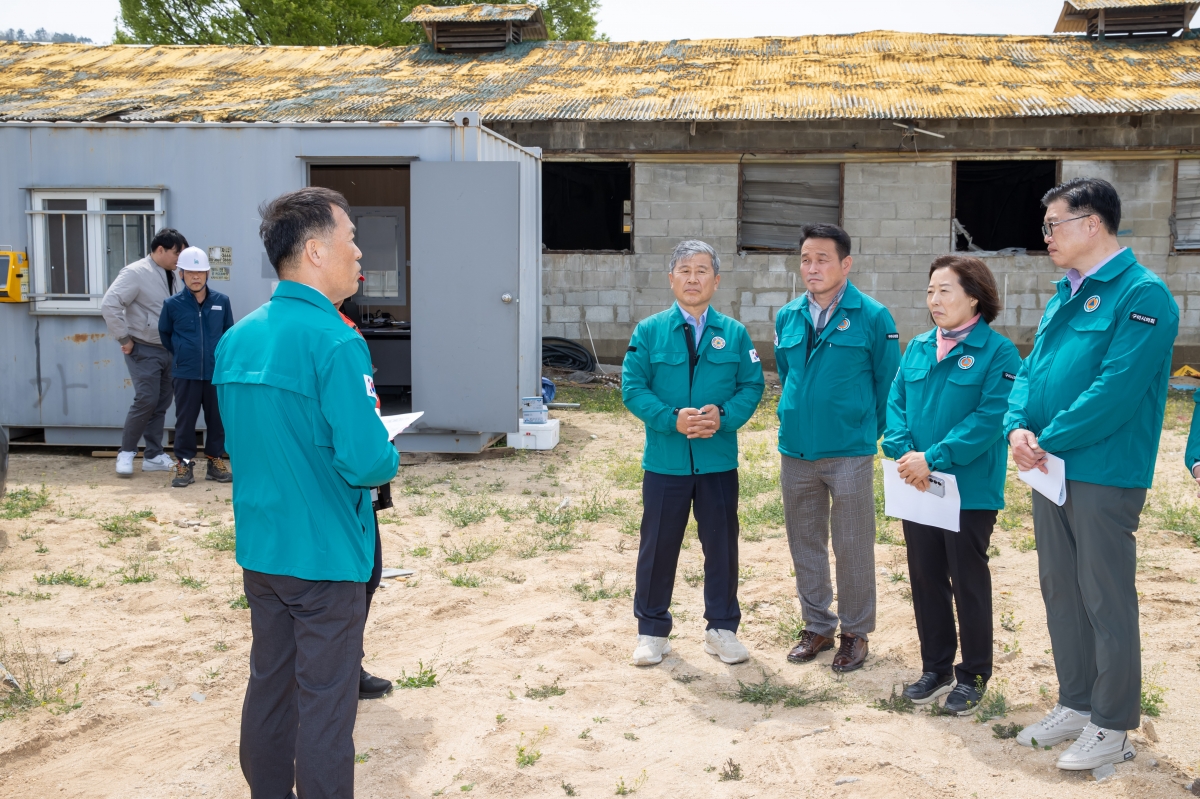 20250417-031[AMG_6434-제286회 임시회시 산업건설위원회 농산물산지유통센터 공사현장 방문활동.jpg