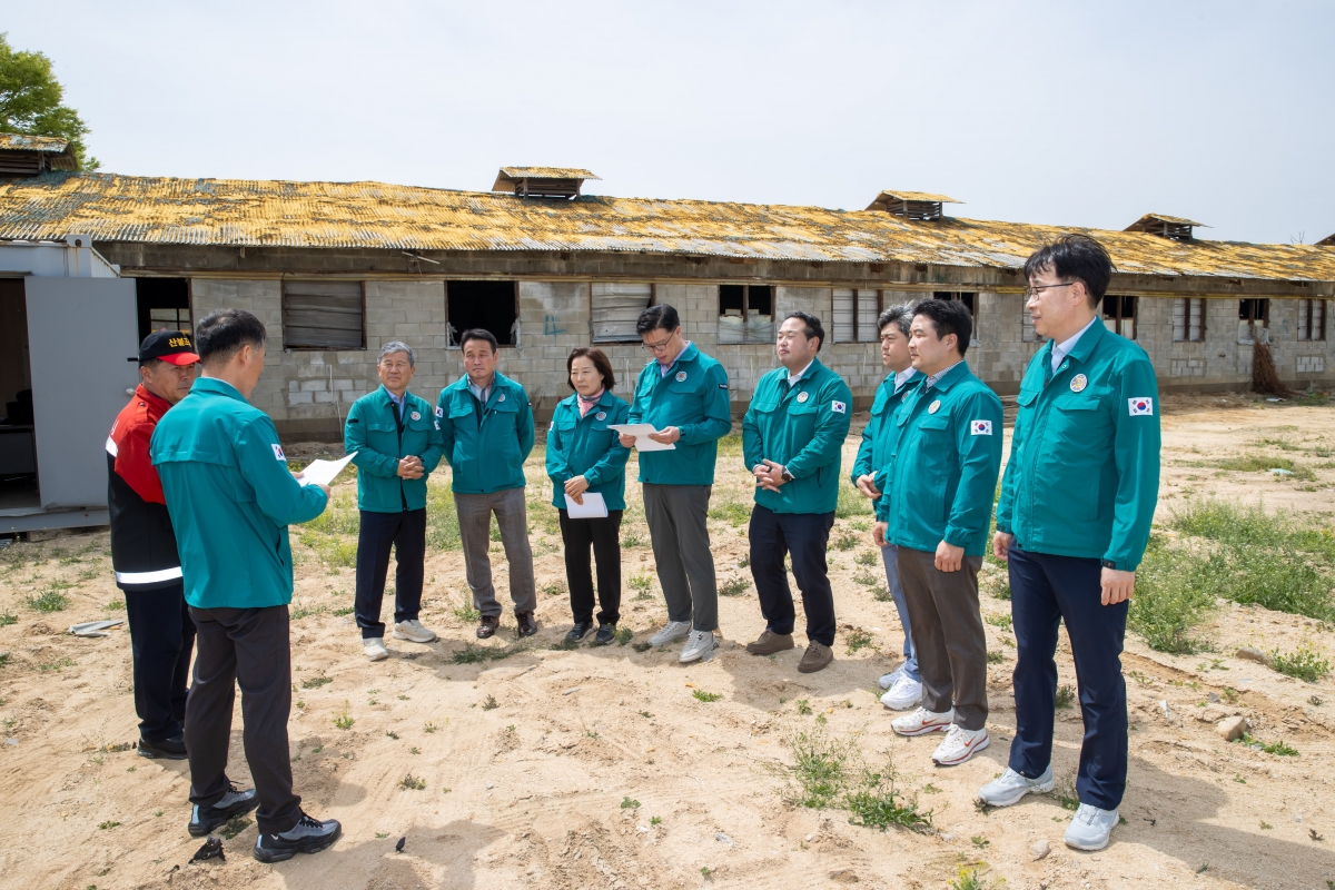 20250417-029[AMG_6427-제286회 임시회시 산업건설위원회 농산물산지유통센터 공사현장 방문활동.jpg