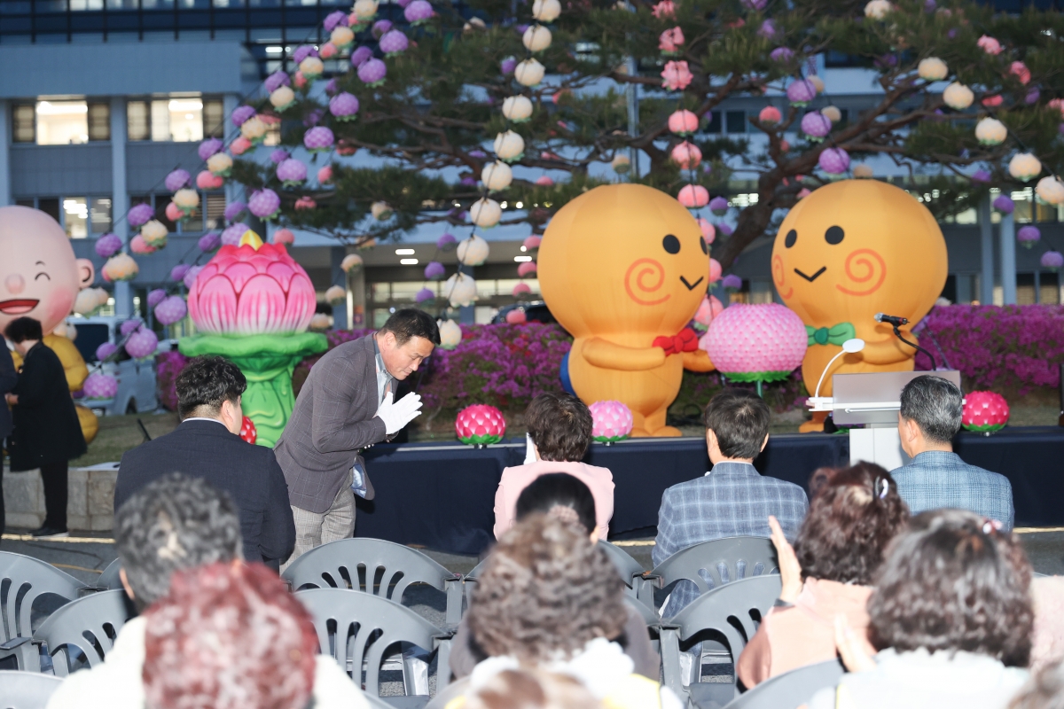 20250417-058[AMG_6508-1-불기 2569년 구미시청 봉축연등 점등식.JPG
