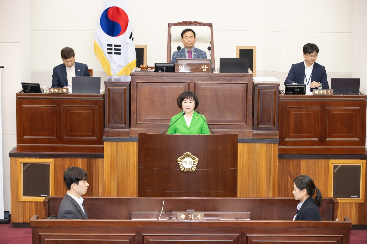 20250418-041[AMG_6723-제286회 임시회 제2차 본회의시 이정희 문화환경위원회 간사 상임위원회 활동결과보고.jpg