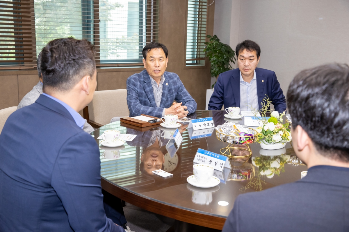 20250423-008[AMG_7186-구미시의회 경북 산불 피해 성금 기탁식.jpg