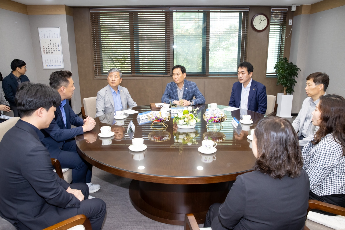 20250423-006[AMG_7177-구미시의회 경북 산불 피해 성금 기탁식.jpg