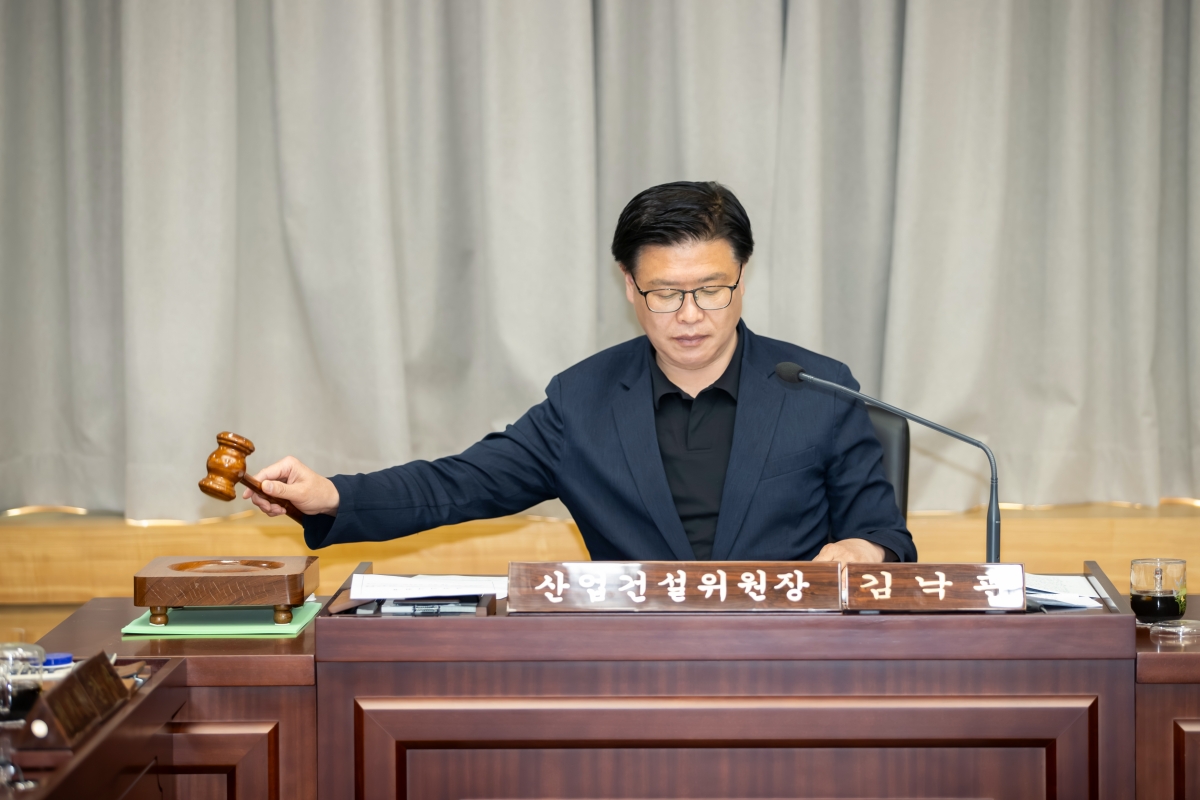 20250430-001[AMG_8211-1-폐회중 산업건설위원회 활동.jpg