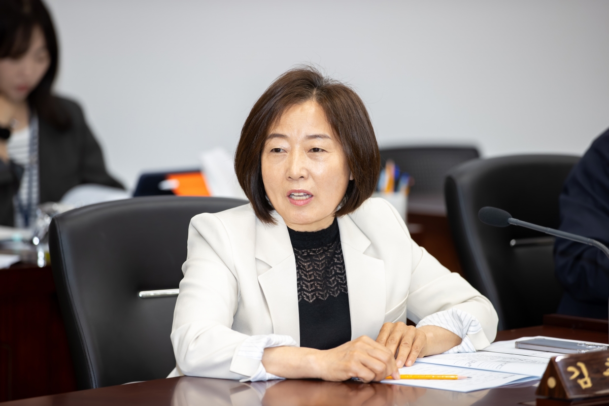 20250430-008[AMG_8245-1-폐회중 산업건설위원회 활동.jpg