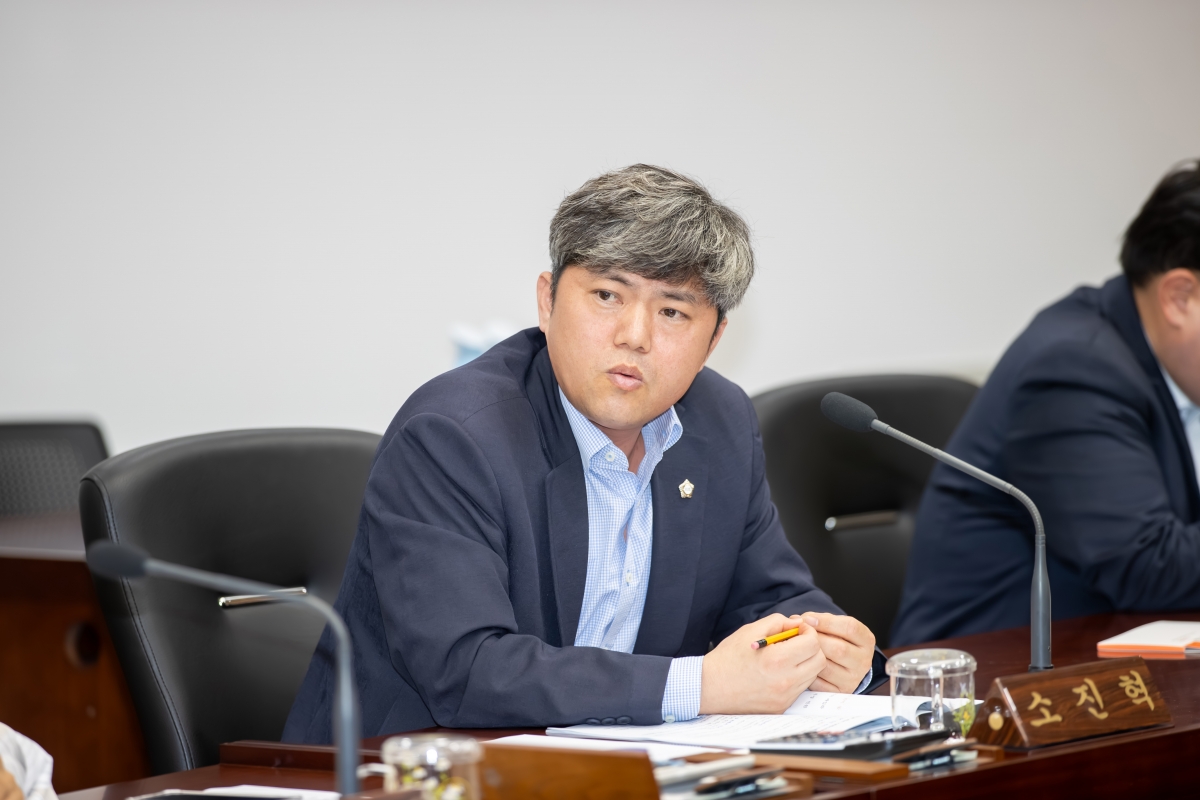 20250430-016[AMG_8291-1-폐회중 산업건설위원회 활동.jpg