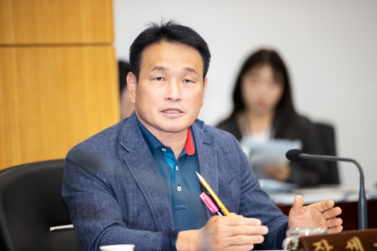 20250430-019[AMG_8309-1-폐회중 산업건설위원회 활동.jpg