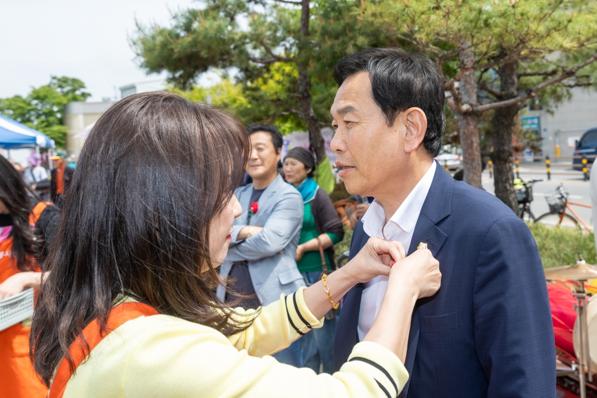 20250508-001[AMG_8909-1-대한민국 서포터즈 봉사단 어버이날 기념행사.JPG