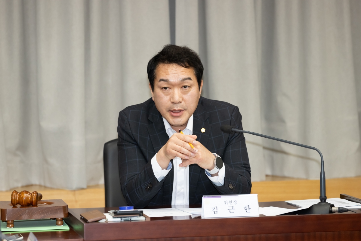 20250514-040[AMG_9449-2025년 의원연구단체심의위원회 위촉식 및 심의위원회 회의.jpg