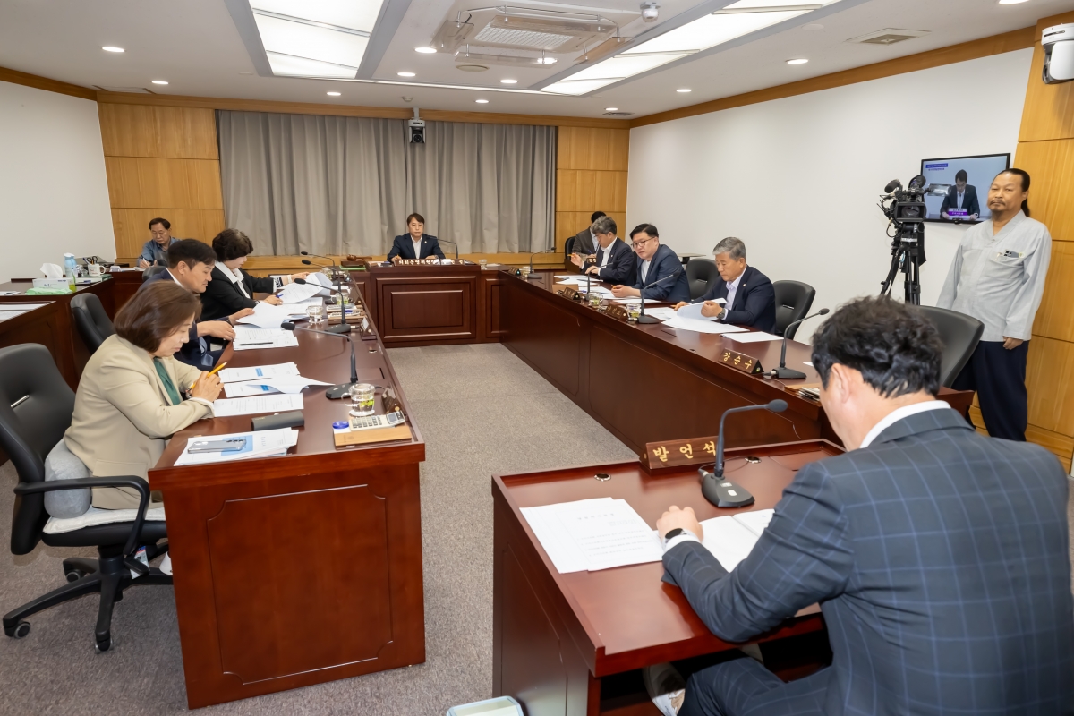 20250515-008[AMG_9573-제287회 구미시의회 임시회 의회운영위원회 조례안 심사활동.jpg
