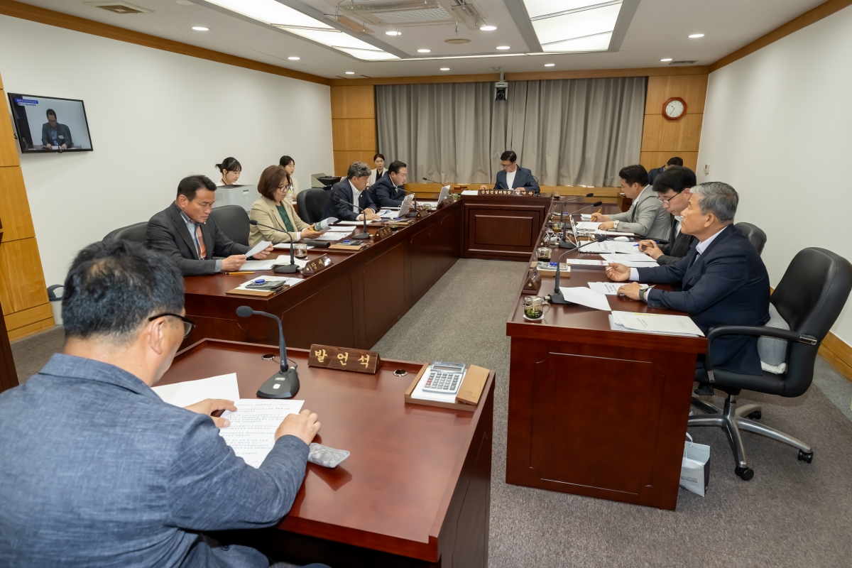 20250515-039[AMG_9652-제287회 구미시의회 임시회 산업건설위원회 조례안 심사활동.jpg
