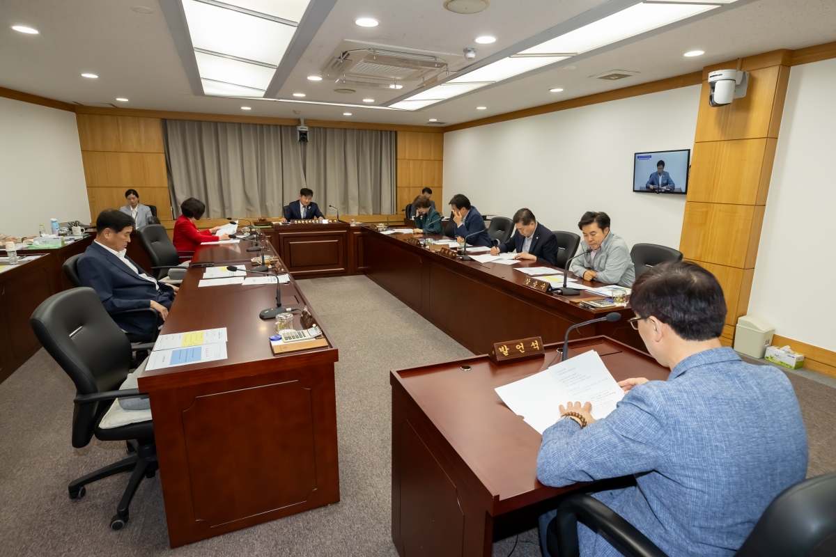 20250515-048[AMG_9664-제287회 구미시의회 임시회 문화환경위원회 조례안 심사활동.jpg
