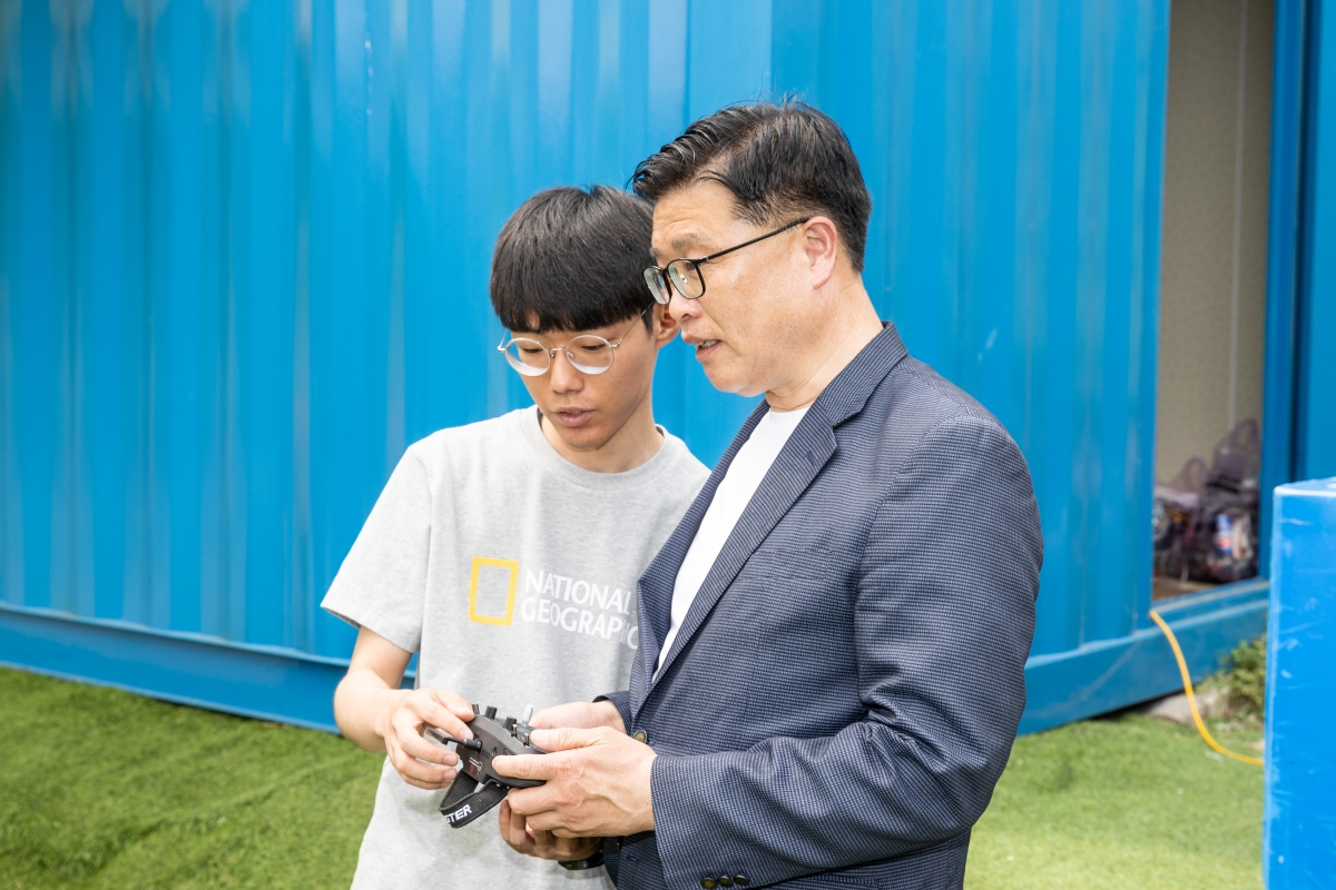 20250515-089[AMG_9783-1-제287회 구미시의회 임시회 산업건설위원회 경운대학교 무인비행교육원 현장방문활동.JPG