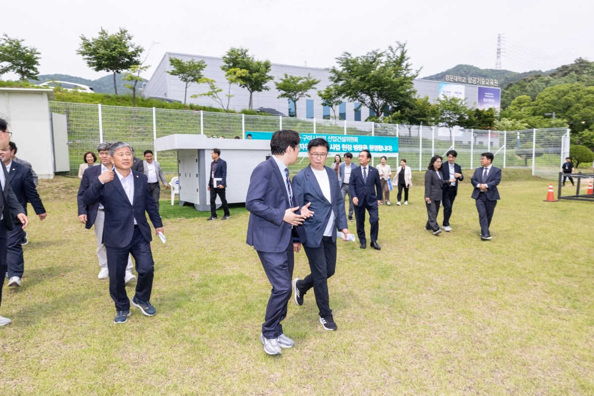 20250515-069[AMG_9714-1-제287회 구미시의회 임시회 산업건설위원회 경운대학교 무인비행교육원 현장방문활동.JPG