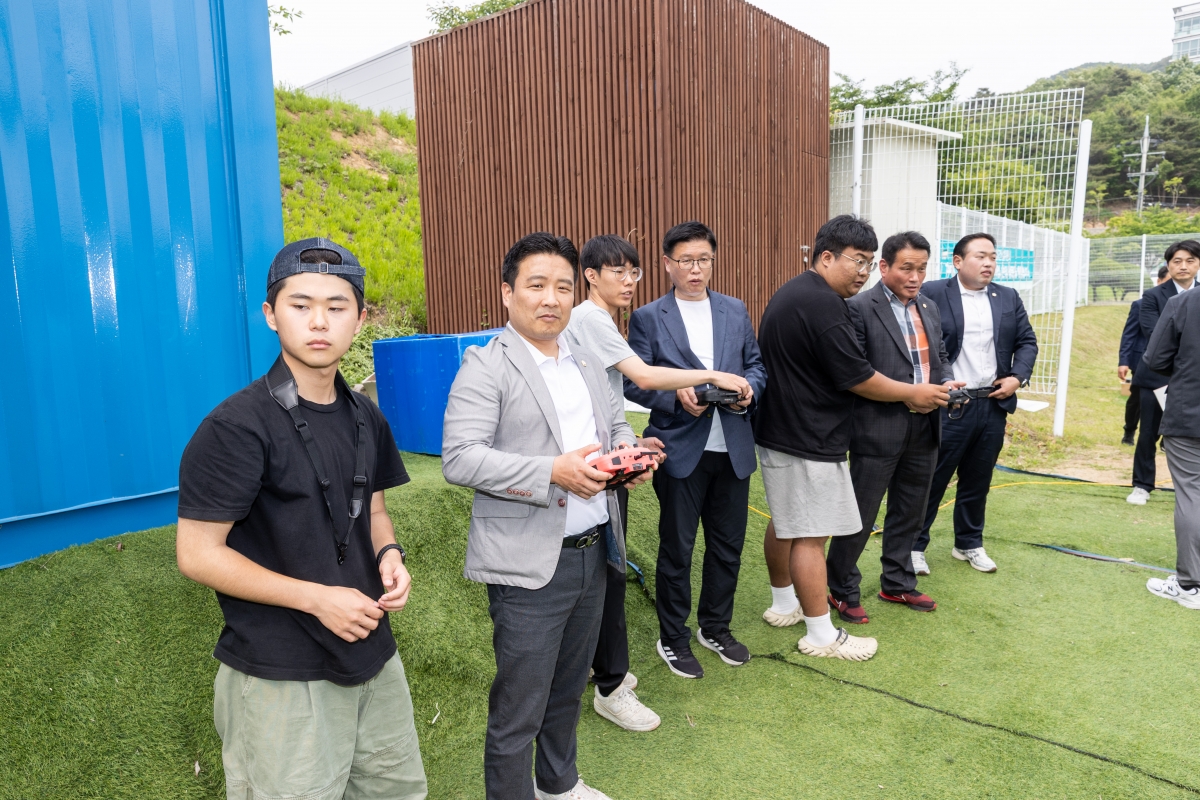 20250515-092[AMG_9789-1-제287회 구미시의회 임시회 산업건설위원회 경운대학교 무인비행교육원 현장방문활동.JPG