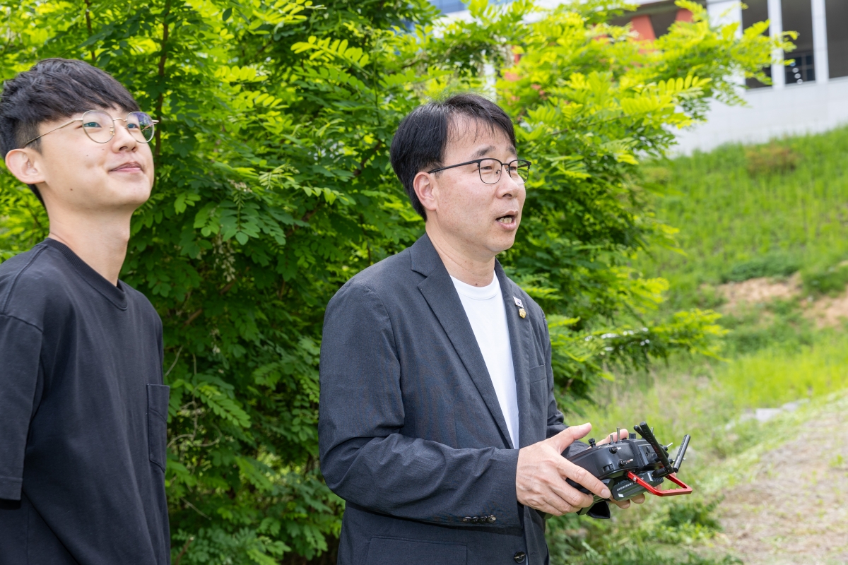 20250515-098[AMG_9799-1-제287회 구미시의회 임시회 산업건설위원회 경운대학교 무인비행교육원 현장방문활동.JPG