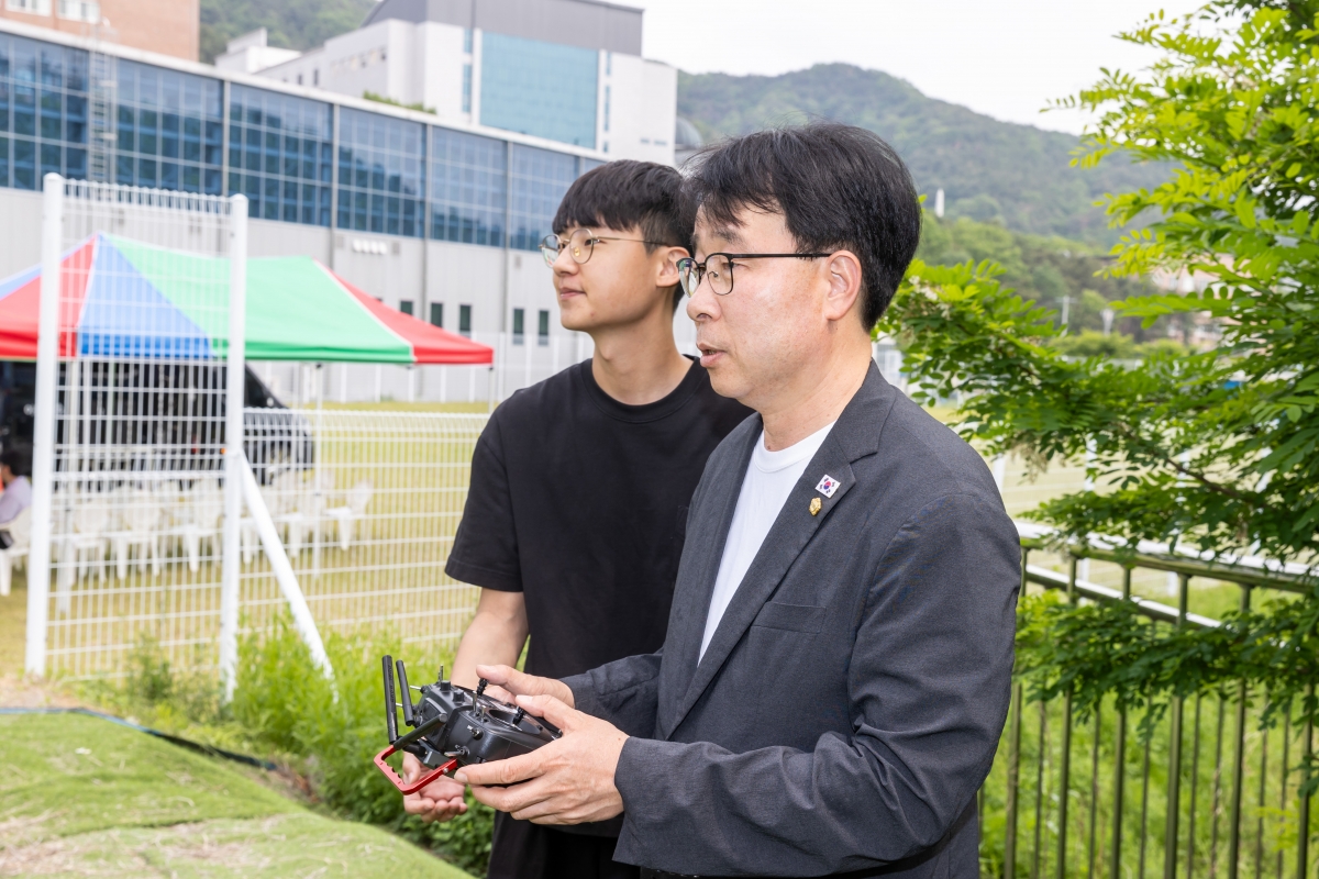 20250515-097[AMG_9797-1-제287회 구미시의회 임시회 산업건설위원회 경운대학교 무인비행교육원 현장방문활동.JPG