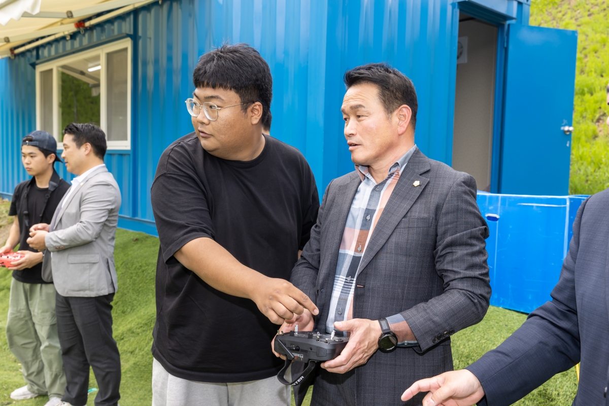 20250515-095[AMG_9795-1-제287회 구미시의회 임시회 산업건설위원회 경운대학교 무인비행교육원 현장방문활동.JPG