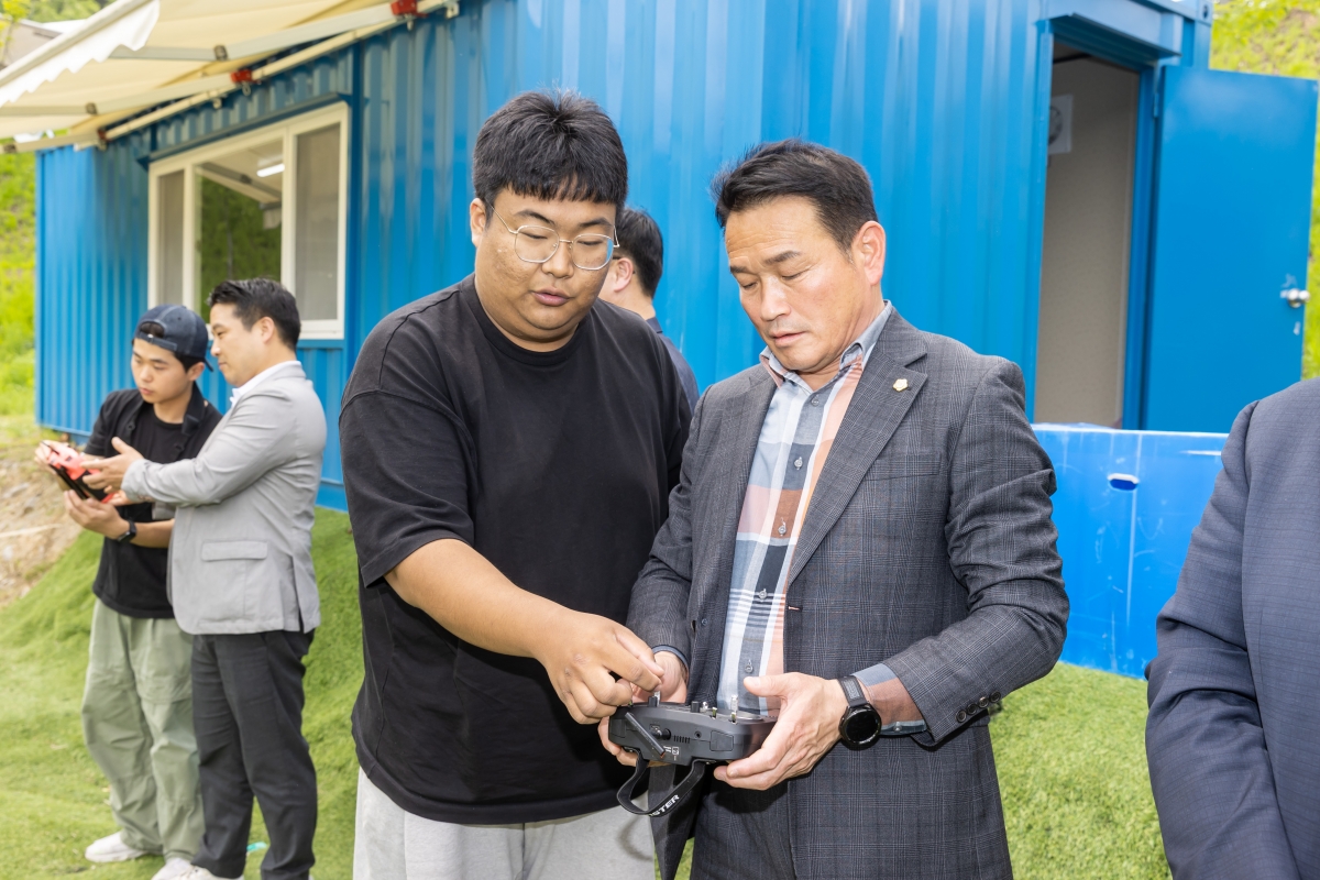 20250515-094[AMG_9793-1-제287회 구미시의회 임시회 산업건설위원회 경운대학교 무인비행교육원 현장방문활동.JPG