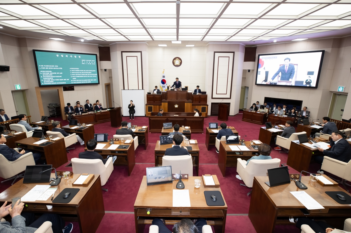 20250519-025[AMG_0022-제87회 임시회 제2차 본회의시 박교상 의장 회의주재.jpg