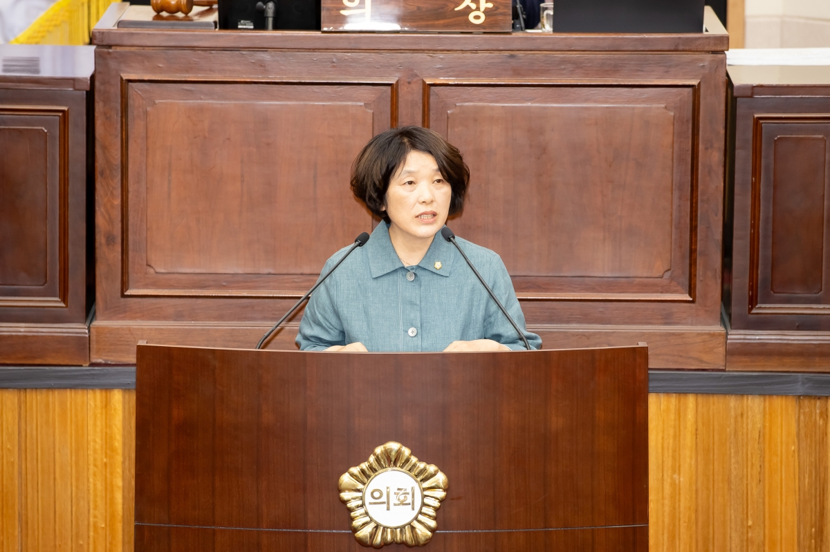 20250519-036[AMG_0057-제87회 임시회 제2차 본회의시 추은희 의원 안건 관련 질의.jpg