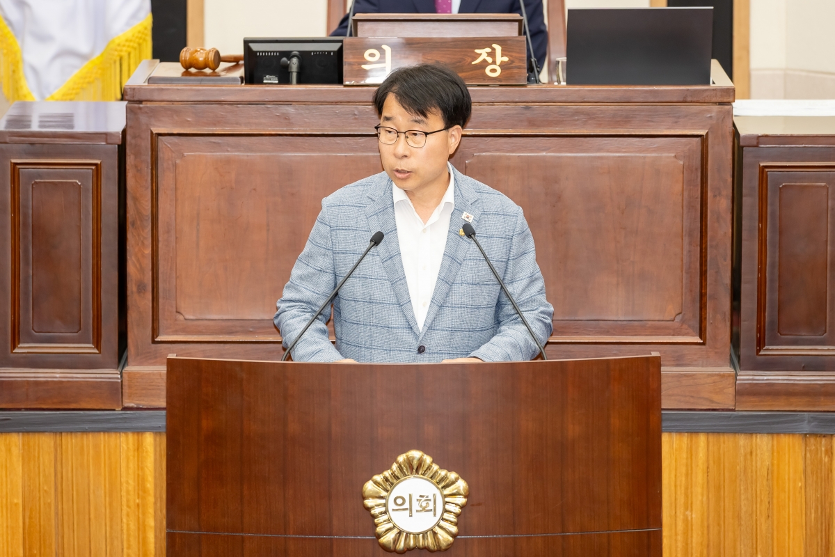 20250519-041[AMG_0076-제87회 임시회 제2차 본회의시 신용하 의원 안건 관련 반대토론.jpg