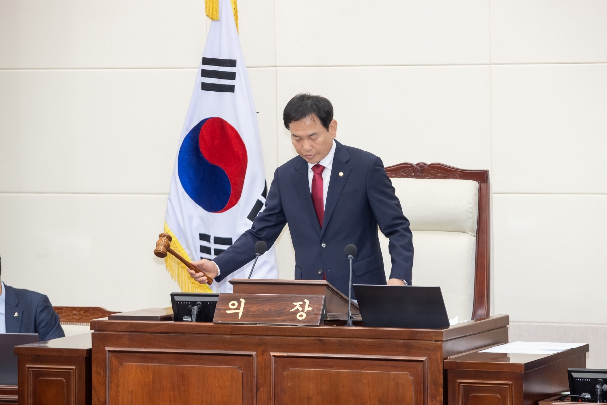 20250602-006[AMG_0611-제288회 구미시의회 제1차 정례회 제1차 본회의시 박교상 의장 회의주재.jpg