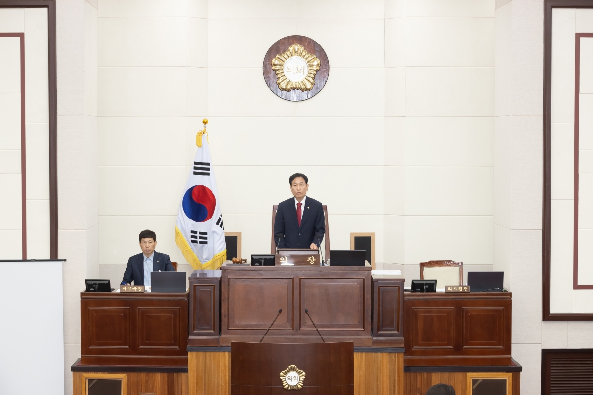 20250602-004[AMG_0604-제288회 구미시의회 제1차 정례회 개회식시 박교상 의장 개회사.jpg
