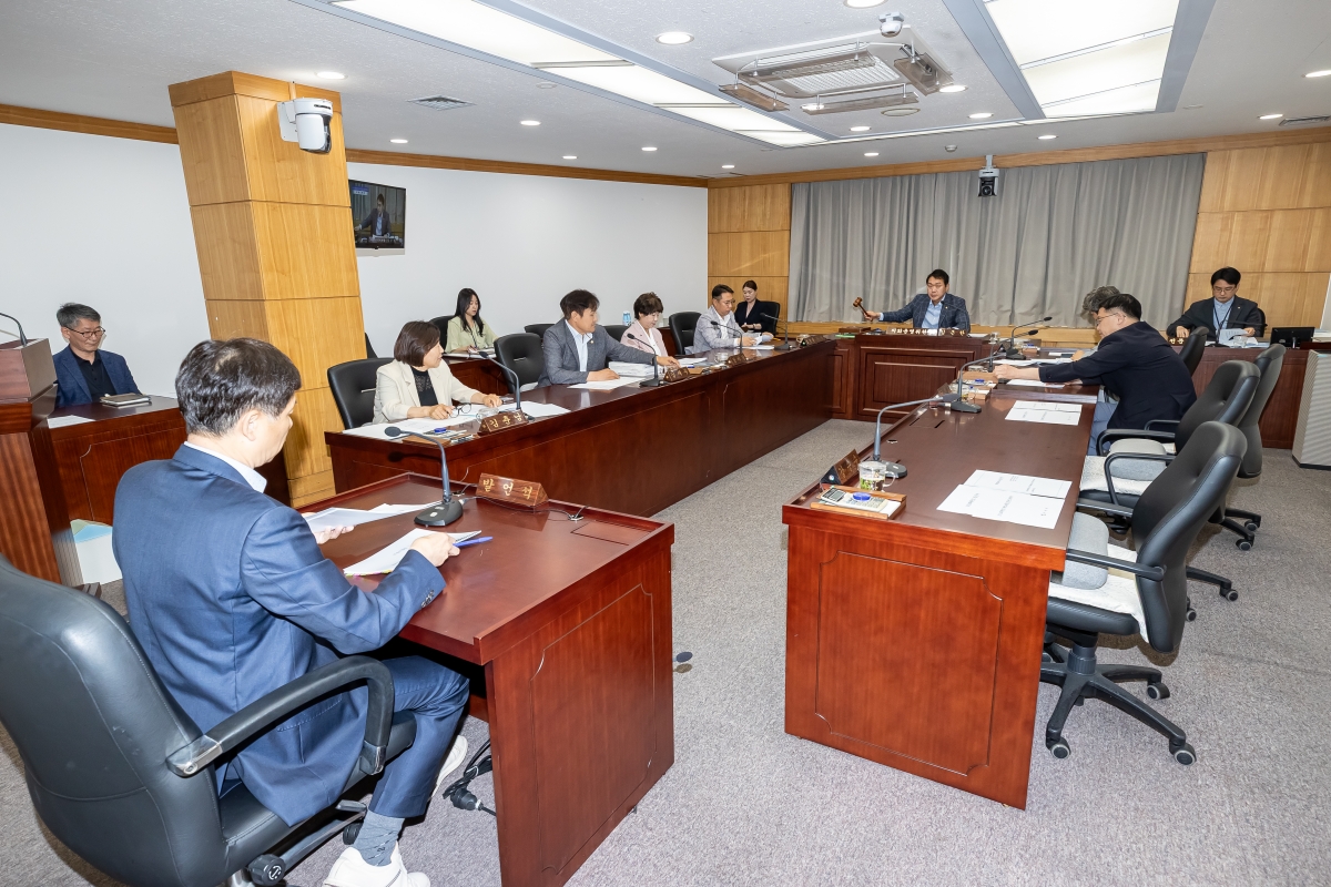 20250605-007[AMG_0844-제288회 제1차 정례회 의회운영위원회 소관 2024회계연도 세입·세출 결산 승인안 예비심사활동.jpg