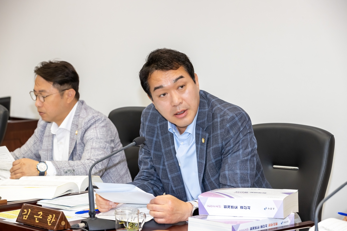 20250605-014[AMG_0919-제288회 제1차 정례회 기획행정위원회 소관 2024회계연도 세입·세출 결산 승인안 예비심사활동.jpg