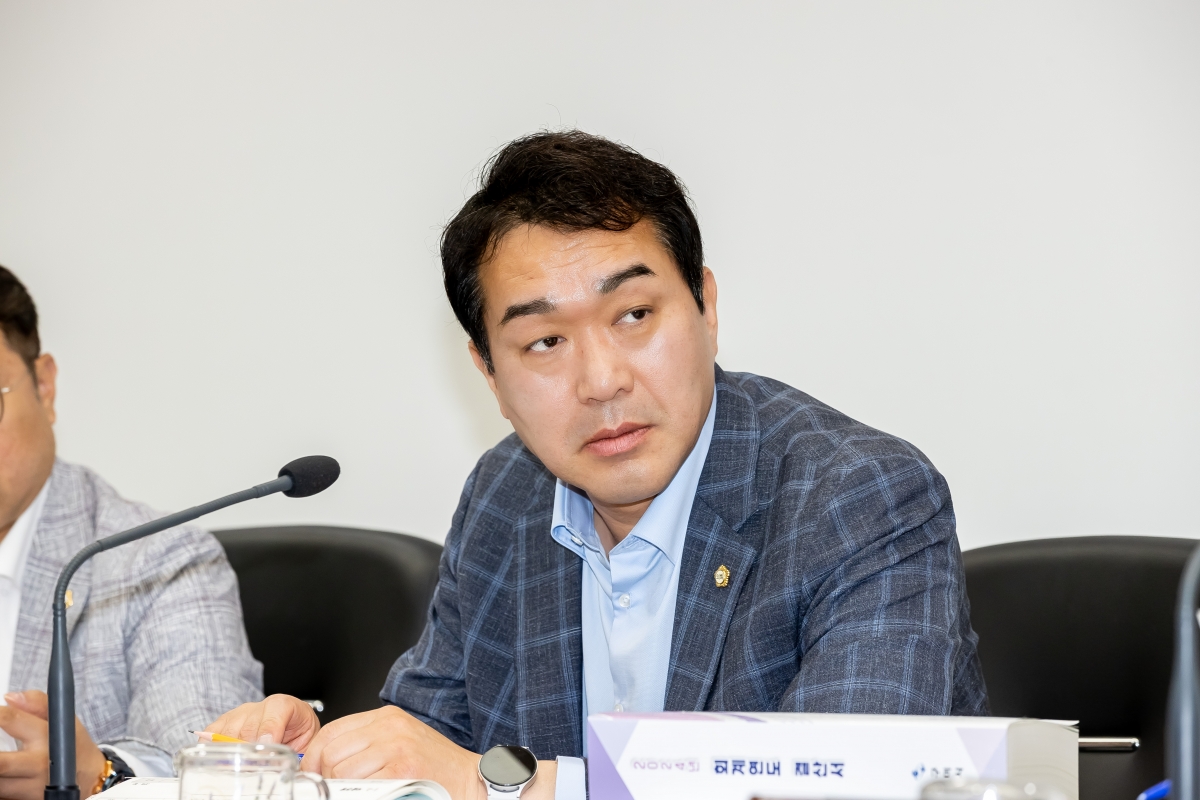 20250605-017[AMG_0926-제288회 제1차 정례회 기획행정위원회 소관 2024회계연도 세입·세출 결산 승인안 예비심사활동.jpg