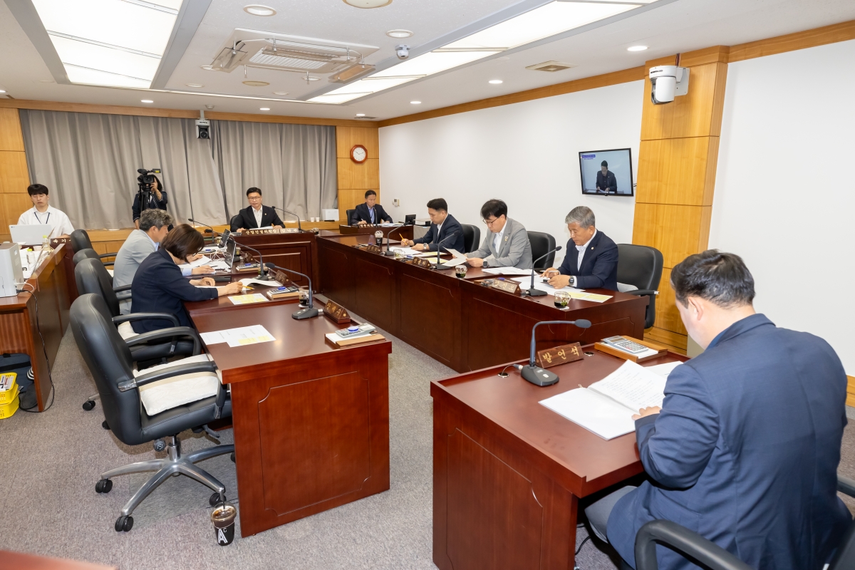 20250604-045[AMG_0715-제288회 제1차 정례회 산업건설위원회 조례안 심사활동.jpg