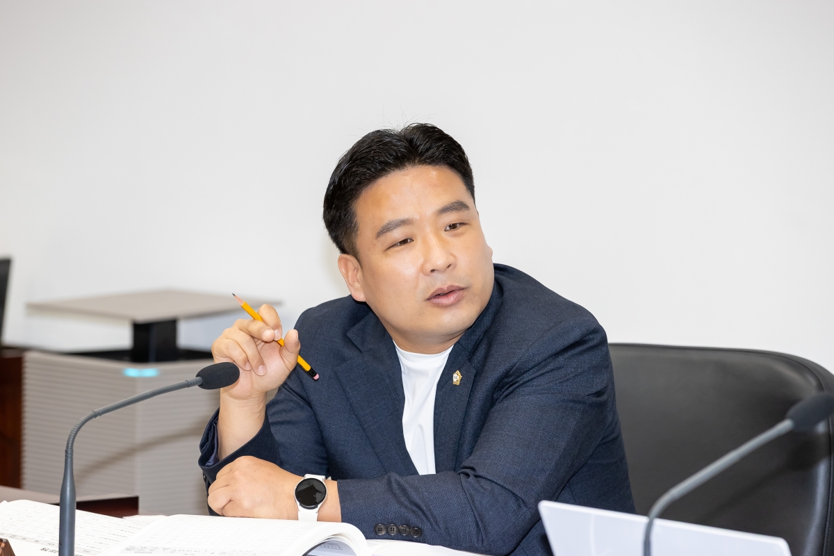 20250605-030[AMG_0901-제288회 제1차 정례회 산업건설위원회 소관 2024회계연도 세입·세출 결산 승인안 예비심사활동.jpg