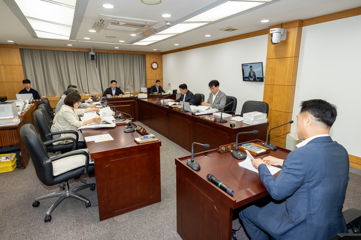 20250605-020[AMG_0868-제288회 제1차 정례회 산업건설위원회 소관 2024회계연도 세입·세출 결산 승인안 예비심사활동.jpg