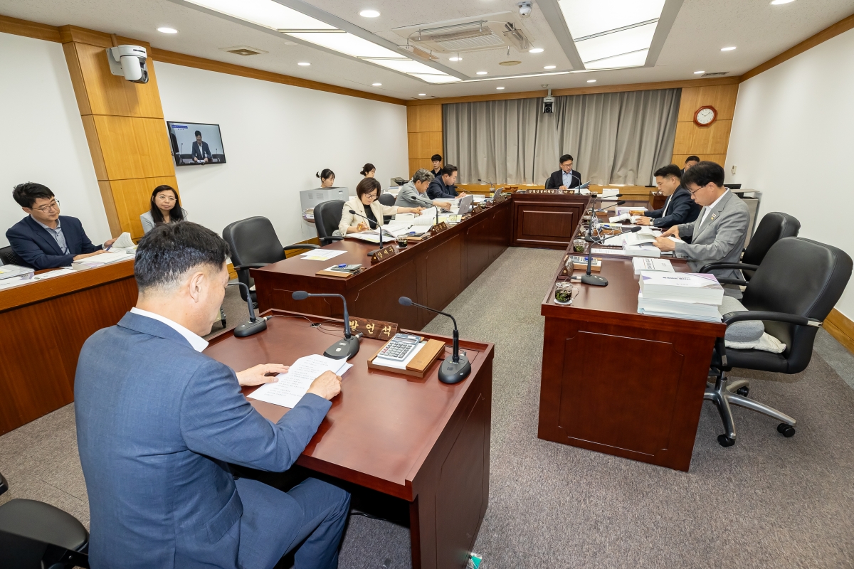 20250605-019[AMG_0866-제288회 제1차 정례회 산업건설위원회 소관 2024회계연도 세입·세출 결산 승인안 예비심사활동.jpg