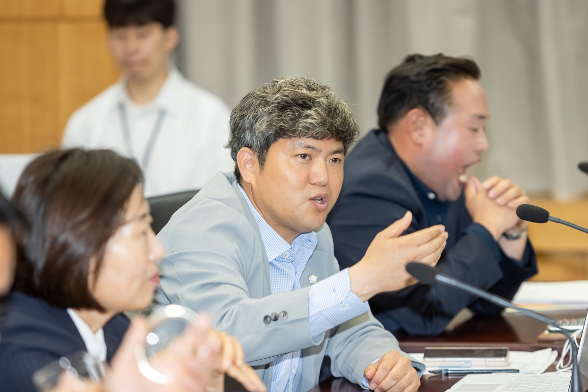20250604-047[AMG_0785-제288회 제1차 정례회 산업건설위원회 조례안 심사활동.jpg