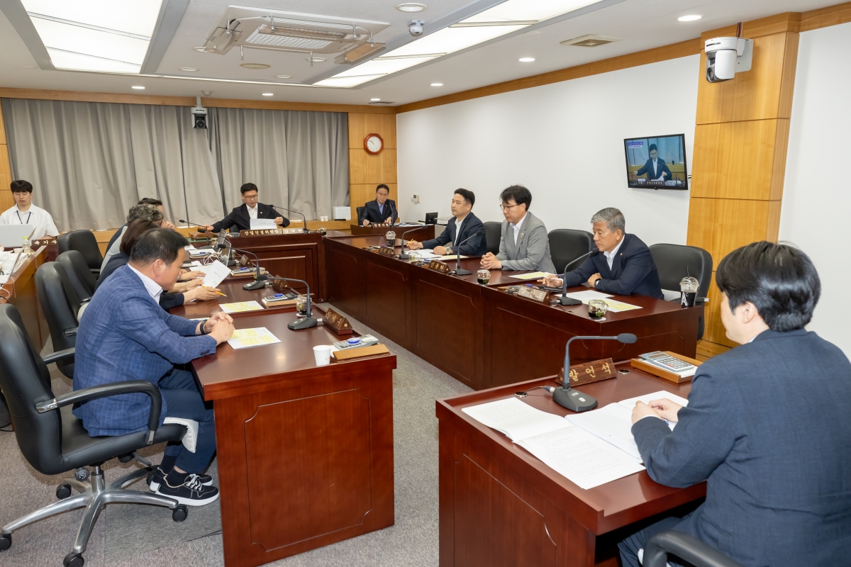 20250604-050[AMG_0798-제288회 제1차 정례회 산업건설위원회 조례안 심사활동.jpg